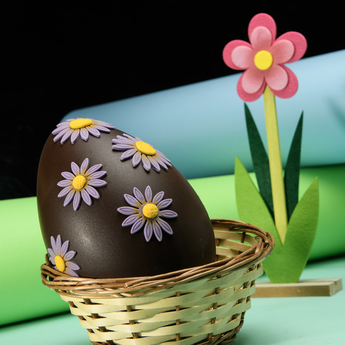 uovo di cioccolato decorato